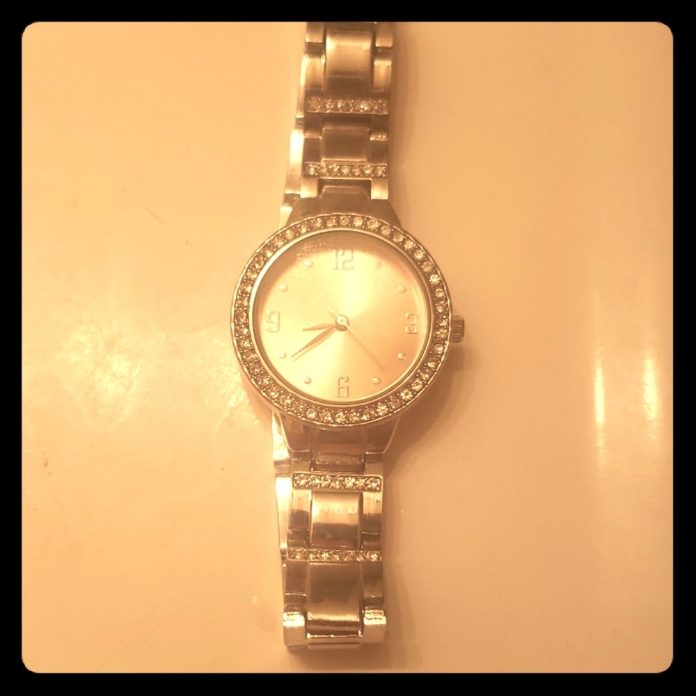 BNWOT,SILVER with Diamond rhinestones around face